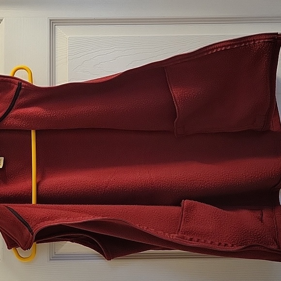 Woolrich Women's Lg Burgandy Fleece Vest - Picture 8 of 16